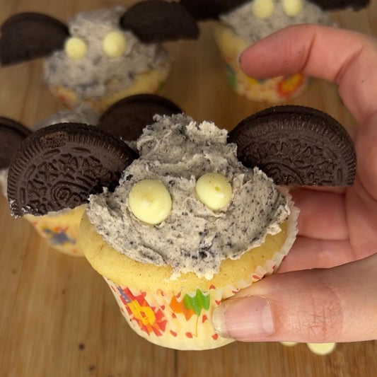 Halloween Oreo Bat Vanilla Cupcakes