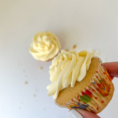 Vanilla Cupcakes with Buttercream Baking Mix - Bake it by Giovannellis